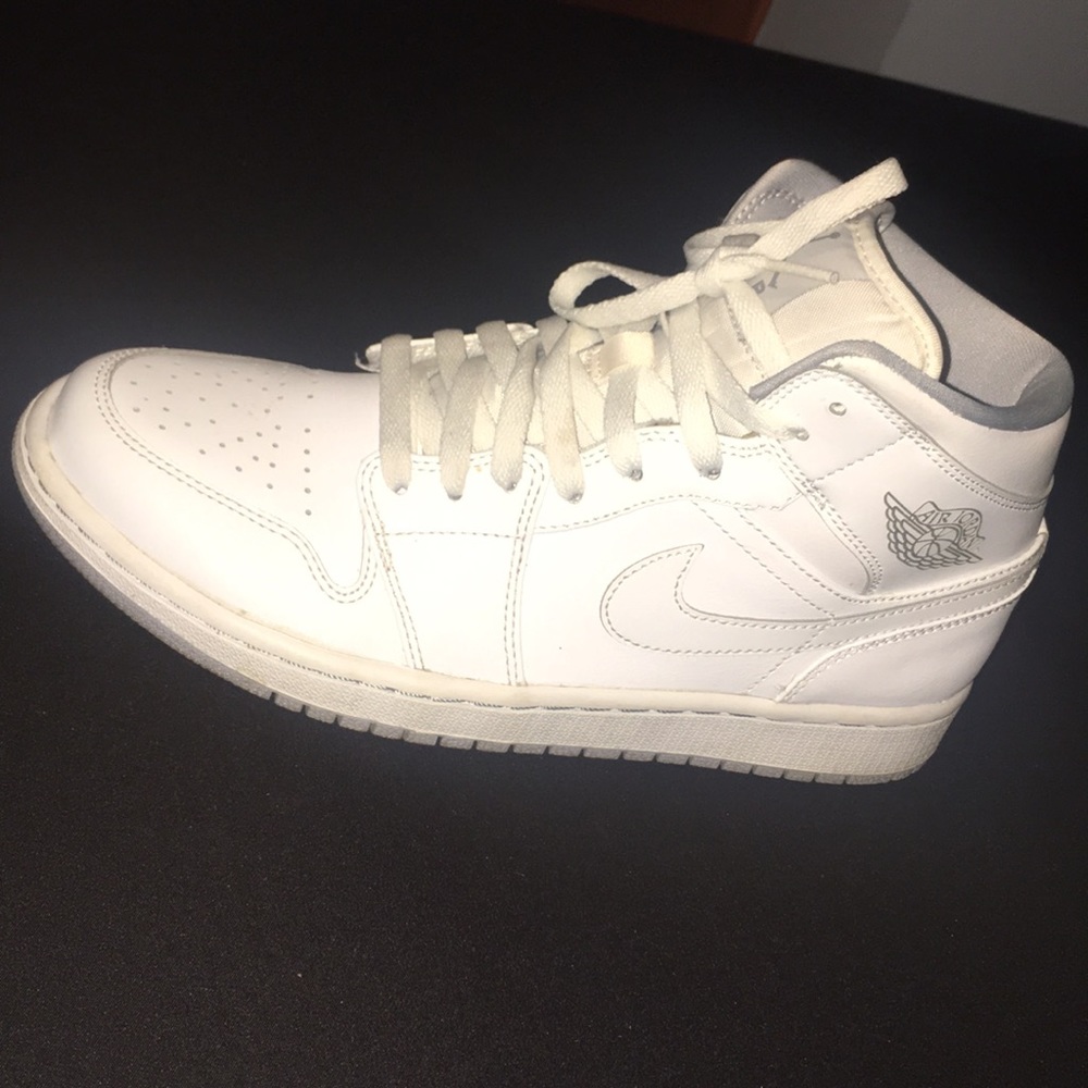White Nike Sneakers Air Jordan